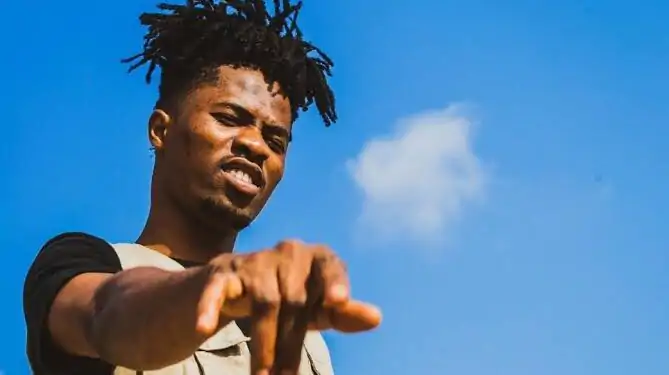 Kwesi Arthur Biography: Age, Wife, Net Worth, Parents, Siblings ...